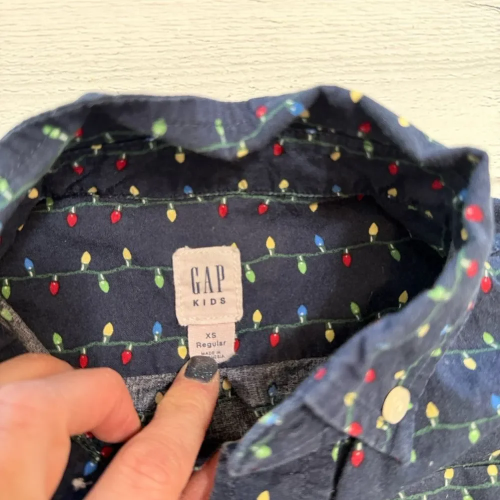 Gap kids Christmas light button down shirt XS‎